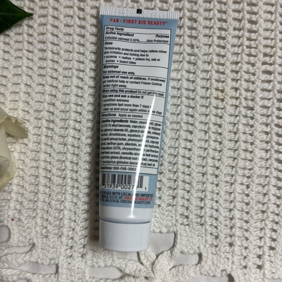 FIRST AID BEAUTY Ultra Repair Cream Intense Hydration 1oz - New - Picture 4 of 6